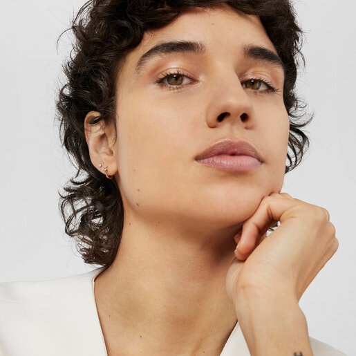 עגיל 1/2 חישוק San Valentín מזהב בשילוב יהלומים ומוטיב לב