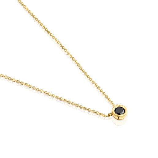 عِقد قصير من الفضة المطلية بالذهب عيار 18 قيراطًا والمرصعة بالإسبنيل الأسود من تشكيلة TOUS Line