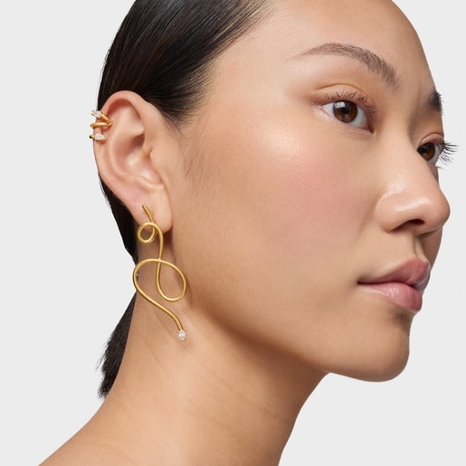 Aretes largos con baño de oro 18 kt sobre plata y diamantes creados en laboratorio Lio LGD