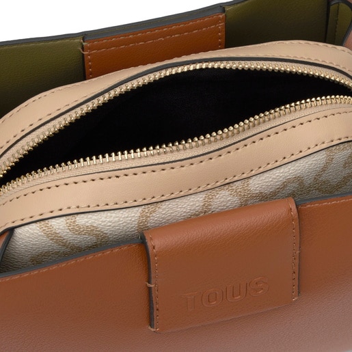 حقيبة واسعة صغيرة الحجم باللون الجملي من تشكيلة TOUS Kaos Icon