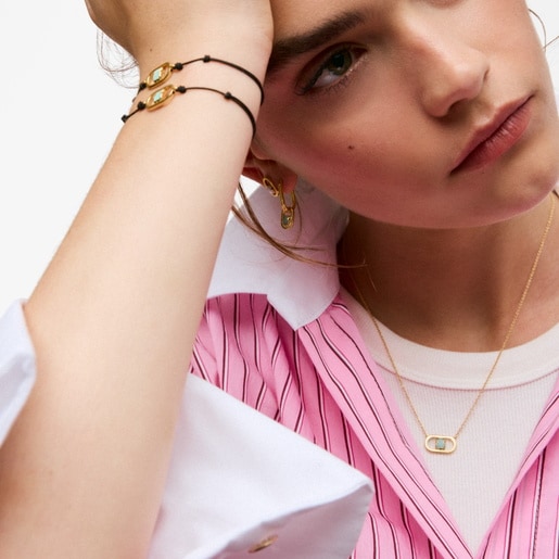 18ktゴールドコーティング・シルバーにアマゾナイトが付いたネックレス、TOUS Camille。