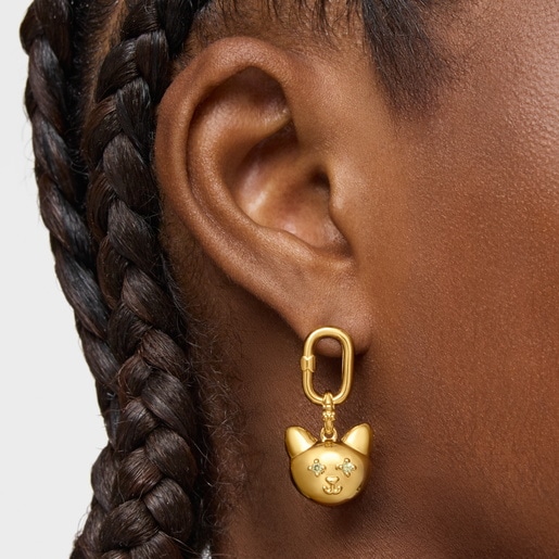 Dije gato con baño de oro de 18 kt sobre plata y peridoto Medallions