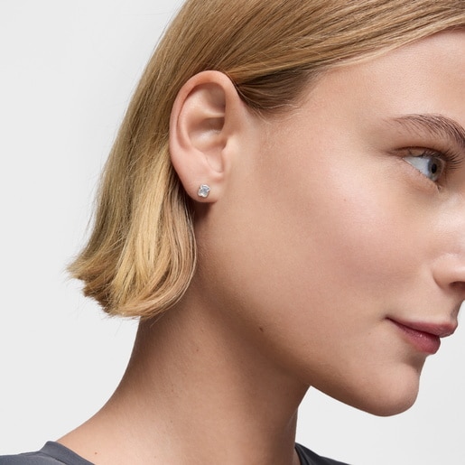 シルバーに、6 mm大のマザー・オブ・パールのベアを添えたピアス TOUS Icon Color