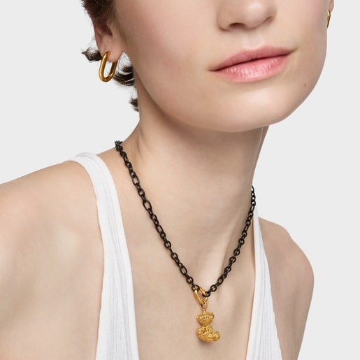 תליון Bold Bear מכסף בציפוי זהב 18 קראט עם מוטיב בחיתוך מכונה בצורת דובון