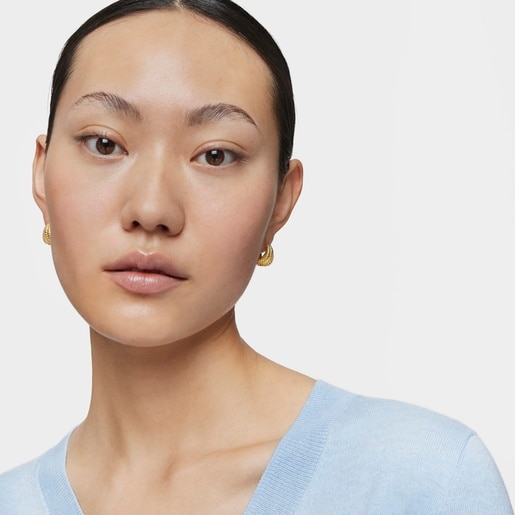 أقراط TOUS Grain طوقية قصيرة من الفضة المطلية بالذهب عيار 18 قيراطًا