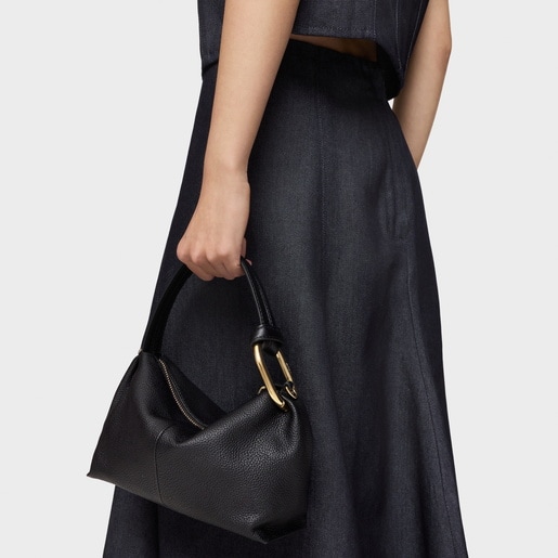 حقيبة بحزام يلتف حول الجسم باللون الأسود من تشكيلة TOUS Hold