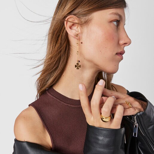 Aretes largos TOUS Good Vibes con baño de oro 18 kt sobre plata y gemas