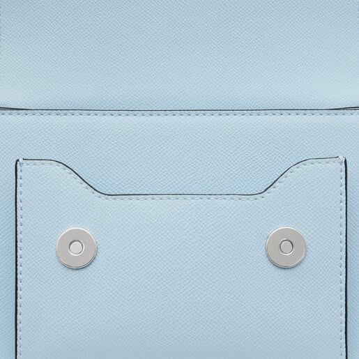حقيبة La Rue Audree صغيرة الحجم من TOUS بحزام يلتف حوال الجسم باللون الأزرق الفاتح