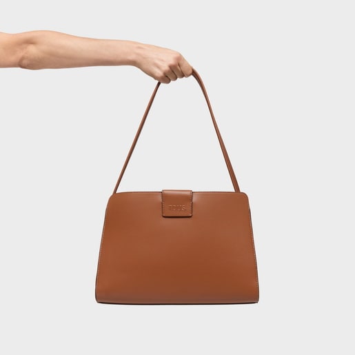 حقيبة واسعة متوسطة الحجم باللون الجملي من تشكيلة TOUS Kaos Icon