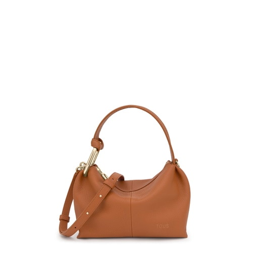 حقيبة بحزام يلتف حول الجسم باللون الجملي من تشكيلة TOUS Hold