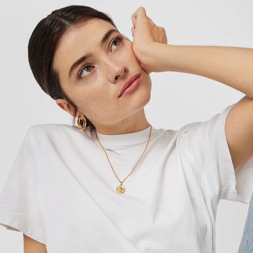 Medalla corona flor de lis con baño de oro 18 kt sobre plata Tamara Falcó X TOUS