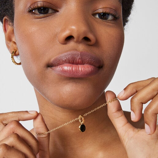 Dije Straight con baño de oro 18 kt sobre plata y ónix