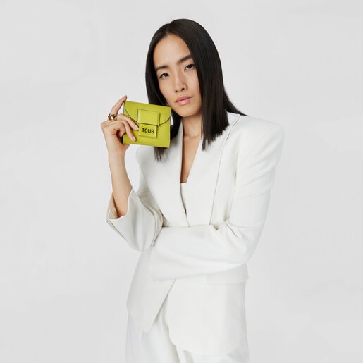 ライムグリーンのフラップカードウォレット TOUS Sylvia