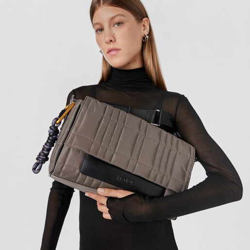 カーキカラーのラージクロスボディバッグ TOUS Empire Padded