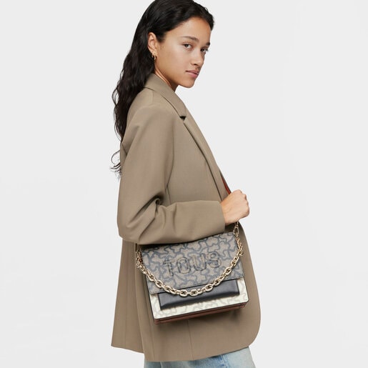 حقيبة Audree متوسطة الحجم بسلسلة ذات حزام يلتف حول الجسم باللونين البيج والأسود من تشكيلة Kaos Icon