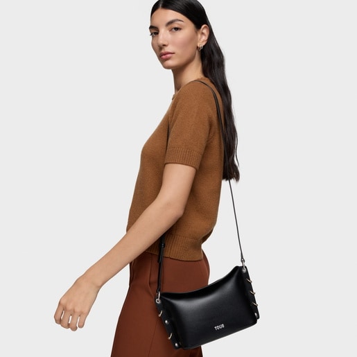 حقيبة صغيرة الحجم بحزام يلتف حول الجسم باللون الأسود من تشكيلة TOUS Jewelry Studs