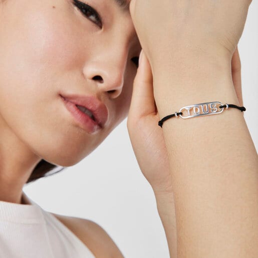 צמיד Logo מניילון שחור בשילוב כסף