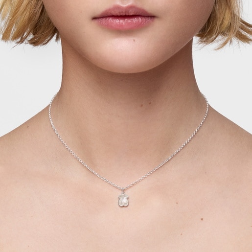 عقد قصير من الفضة مزيّن بحلية على شكل دبدوب من عرق اللؤلؤ من تشكيلة TOUS Icon Color