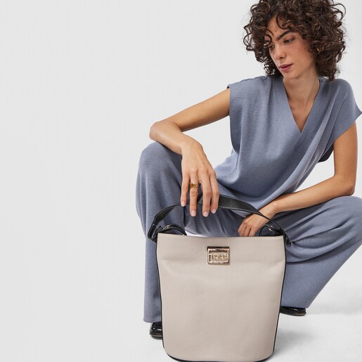 Бежево-черная кожаная сумка-бакет TOUS Legacy среднего размера