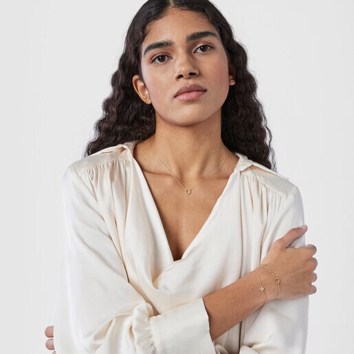 قلادة Good Vibes من TOUS بحدوة حصان من الذهب والماس