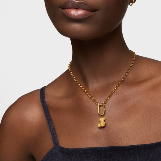 قلادة على شكل دبدوب متوسطة الحجم من الفضة المطلية بالذهب عيار 18 قيراطًا والمرصعة بالماس من تشكيلة Bold Bear