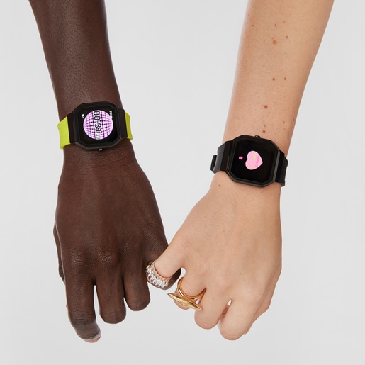B-Connect Smartwatch with green silicone strap