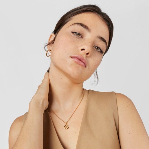 Medalla cruz con baño de oro 18 kt sobre plata Tamara Falcó X TOUS