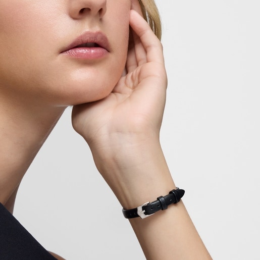 14kt gold oval Watch with analog Swiss movement and leather bracelet Les Classiques Mini