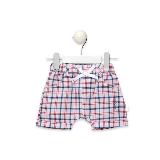 Plum short-sleeved shirt and Bermuda shorts
