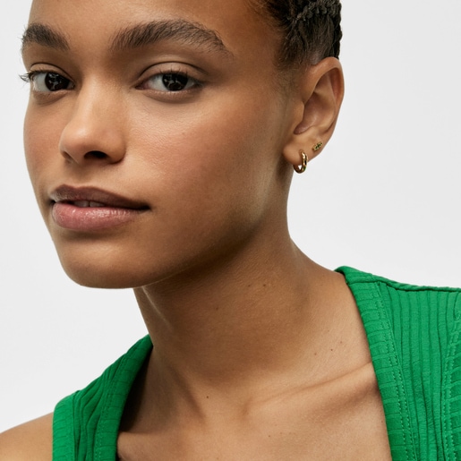 ゴールドカラーのIPスティールにクロムディオプサイドがついたピアス Les Classiques