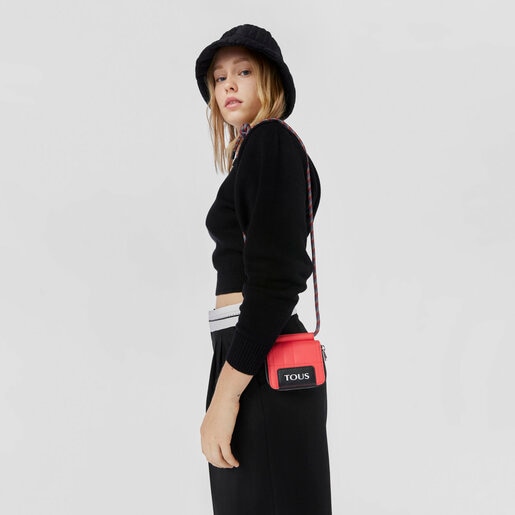 コーラルカラーのハンギングコインパース TOUS Empire Padded