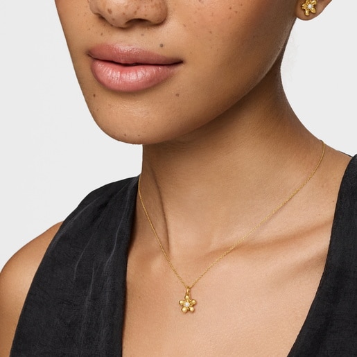 Gold Pendant with 10 mm cultured pearls Daisy