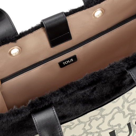 حقيبة تسوق Amaya Kaos Icon Fur كبيرة الحجم باللون الأسود