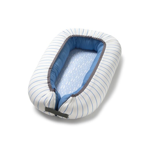 Baby sleep nest in Vibrant blue