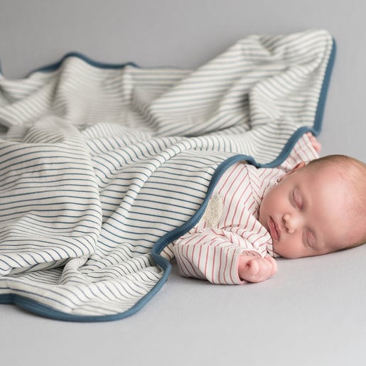 Baby blanket in Classic pink