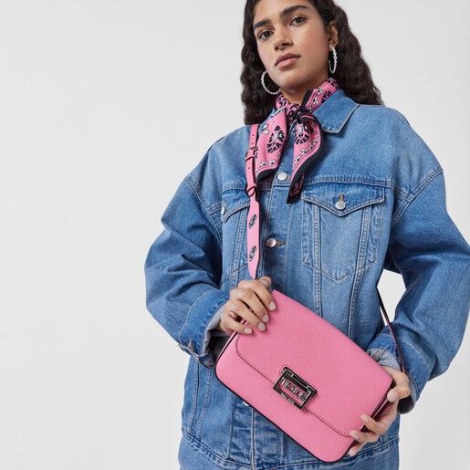 ピンクカラーのレザー製スモールクロスボディバッグ TOUS Legacy