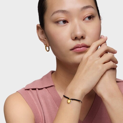 Pulsera doble corazón con baño de oro 18 kt sobre plata y nylon negro TOUS Flechazo