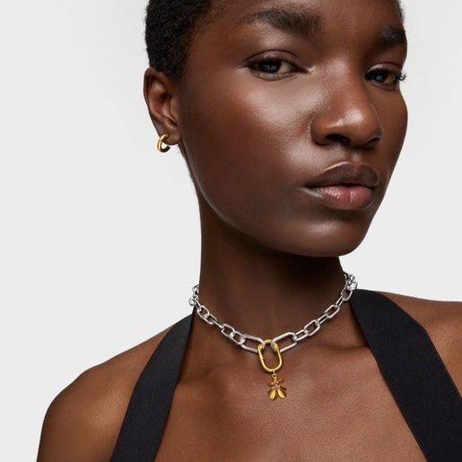 قلادة من الأحجار الكريمة والفضة المطلية بالذهب عيار 18 قيراطًا مزينة بحلية على شكل دبدوب بارز من التشكيلة Sweet 40s من TOUS