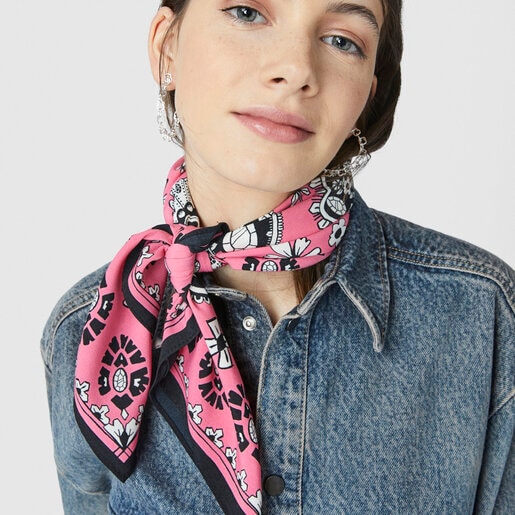 ピンクカラーのバンダナスカーフ TOUS Gems