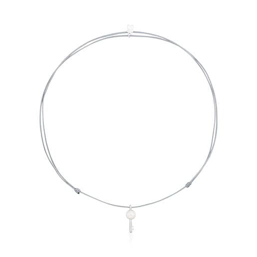 عِقد من الفضة والنايلون الرمادي مُرصّع باللؤلؤ المُستنبَت من تشكيلة TOUS Unlock
