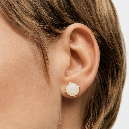 シルバーとマザーオブパールのピアス Color Pills