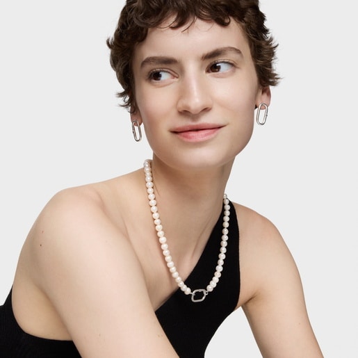 シルバーと8 mm大のパールのネックレス Hold