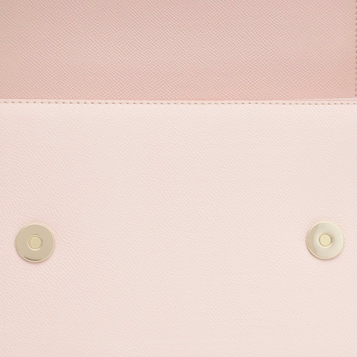 حقيبة بحزام يلتف حول الجسم متوسطة الحجم باللون الوردي الفاتح من تشكيلة TOUS Brenda