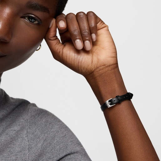 14kt gold oval Watch with analog Swiss movement and leather bracelet Les Classiques Mini