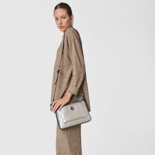 Bandolera Kaos Shiny en color plata