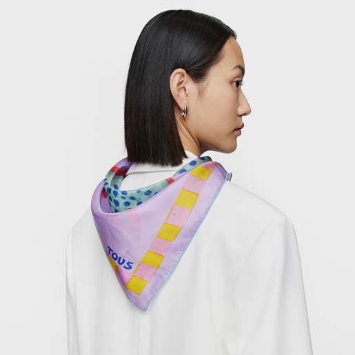 ライラックカラーの小判スクエアスカーフ TOUS Doris