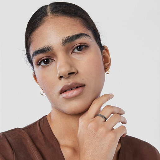 ベアシルエットをあしらったダークシルバーリング TOUS Bear Row