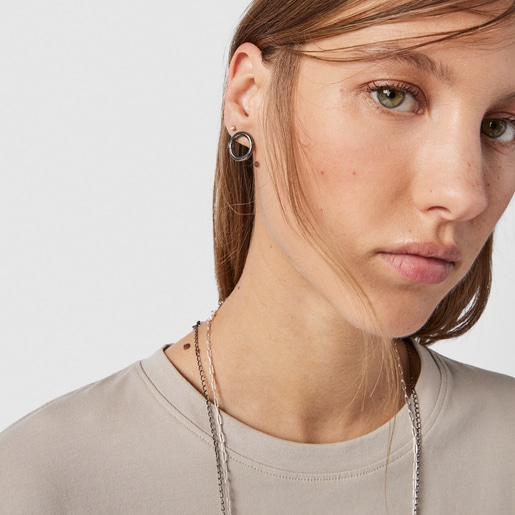 Небольшие серьги Hold из темного серебра