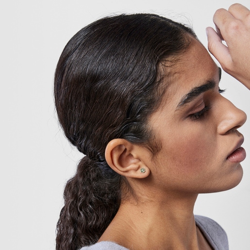 シルバーにクロムディオプサイドのフラワーがあしらわれたピアス TOUS New Motif