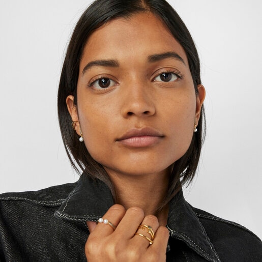 עגילי מוט Nocturne עשוי ורמיל כסף בשילוב יהלומים ופנינה